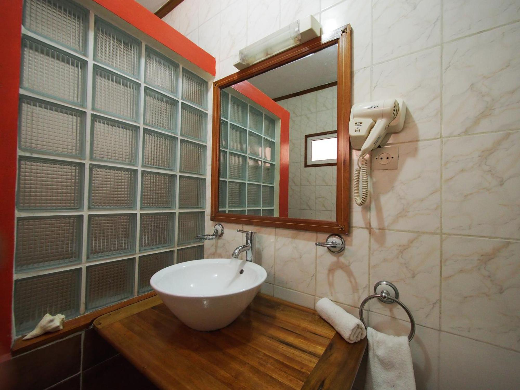 Island Continent Hotel Ivato  Zewnętrze zdjęcie