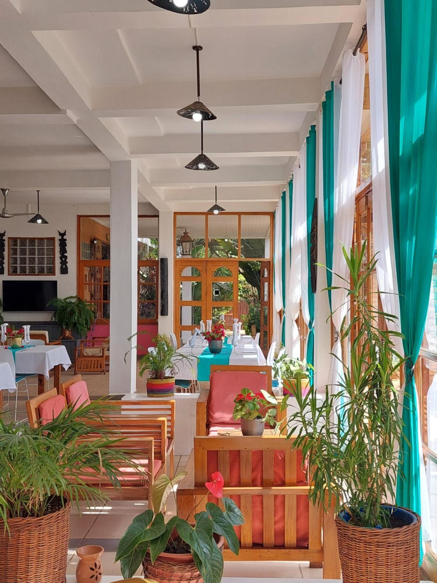 Island Continent Hotel Ivato  Zewnętrze zdjęcie