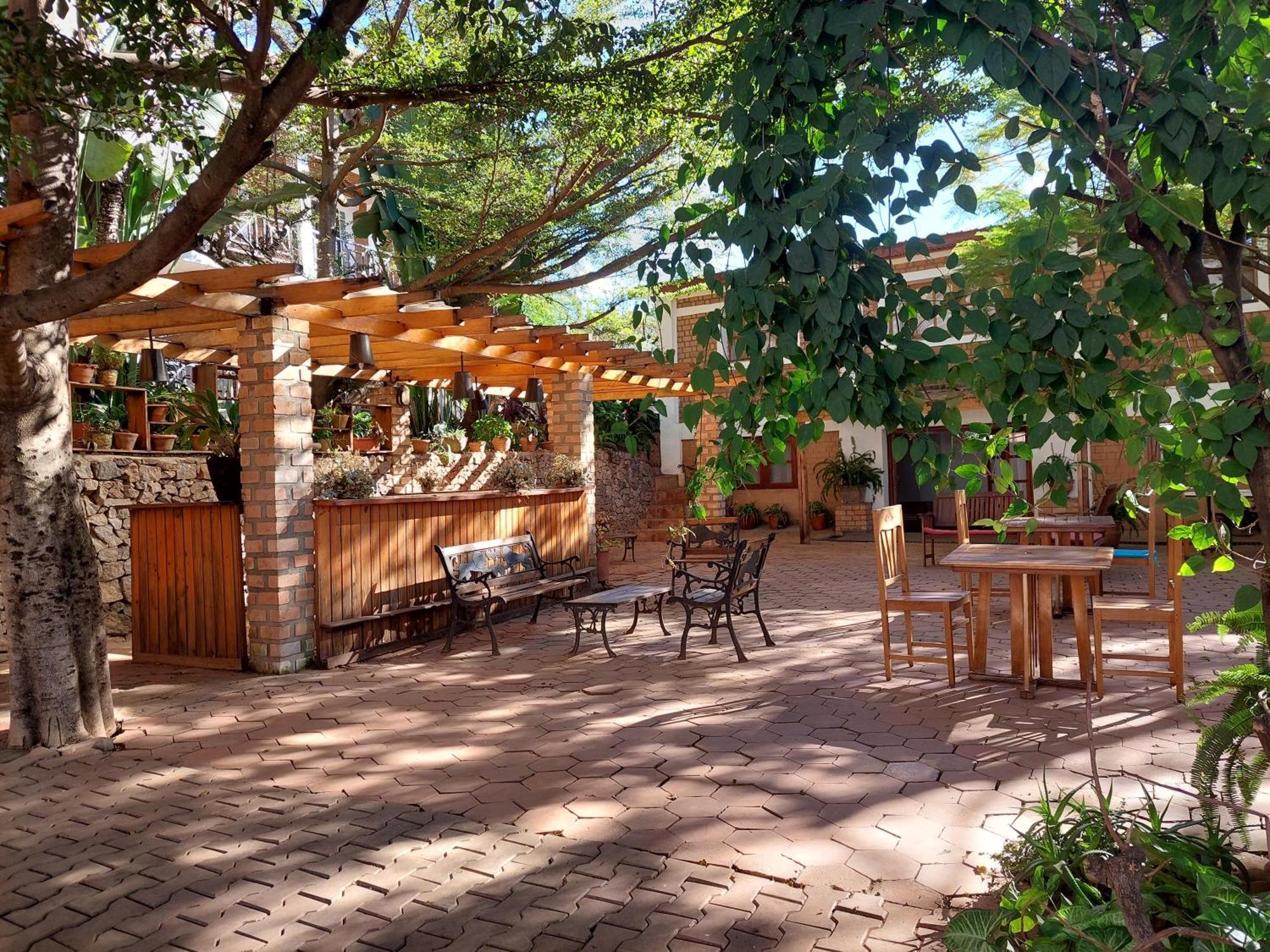 Island Continent Hotel Ivato  Zewnętrze zdjęcie