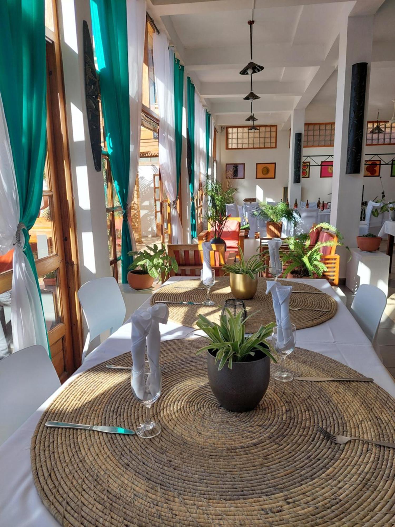 Island Continent Hotel Ivato  Zewnętrze zdjęcie