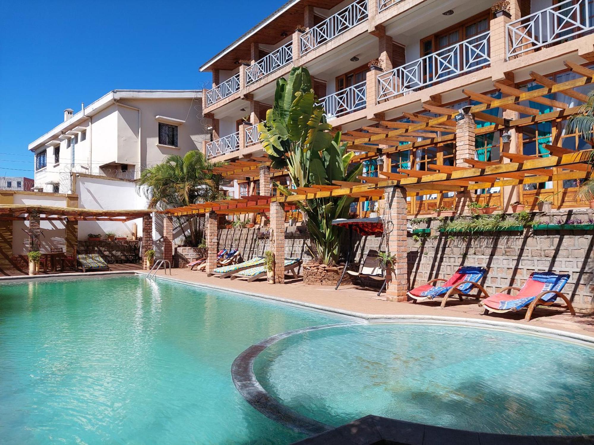 Island Continent Hotel Ivato  Zewnętrze zdjęcie