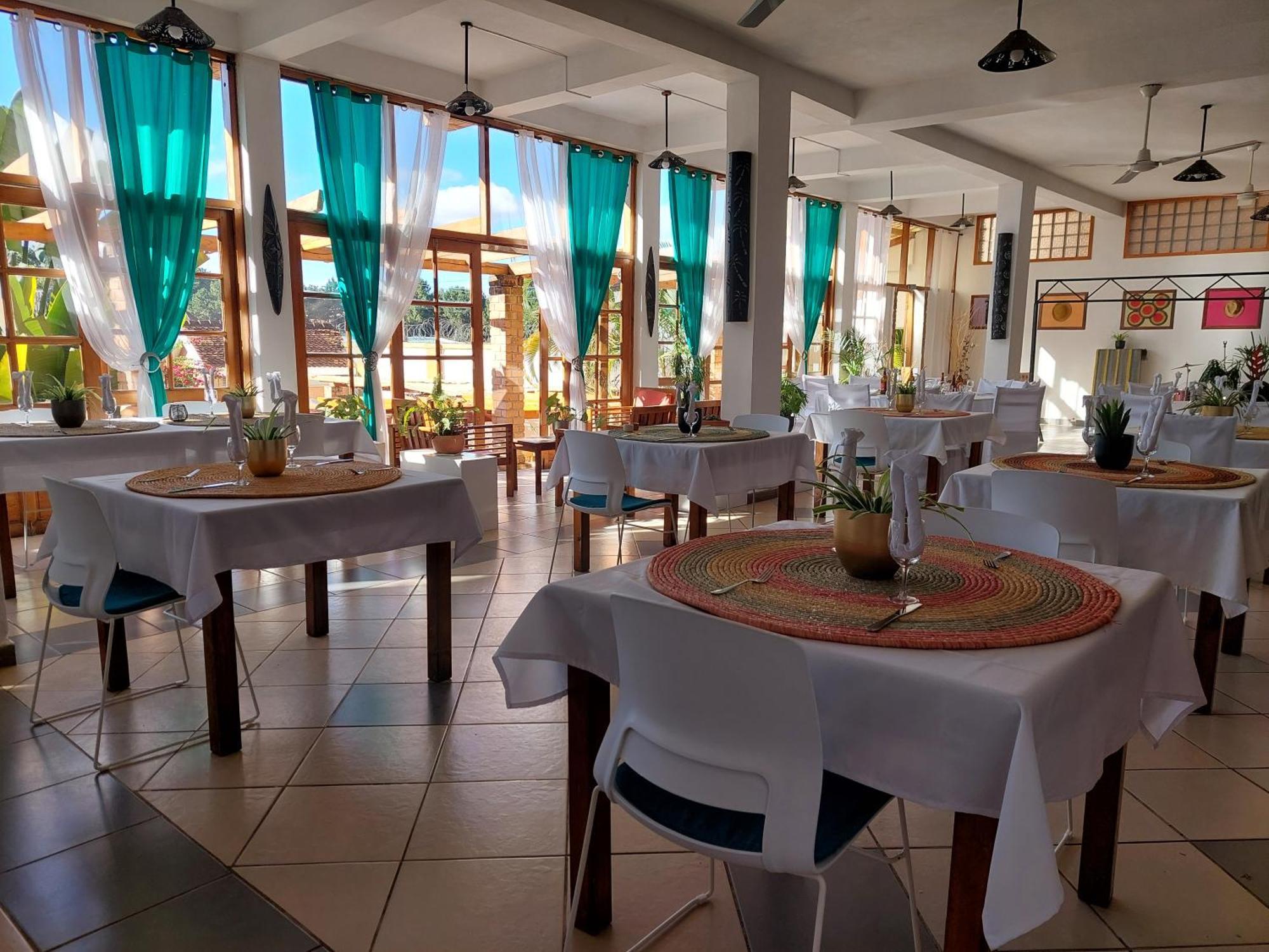 Island Continent Hotel Ivato  Zewnętrze zdjęcie