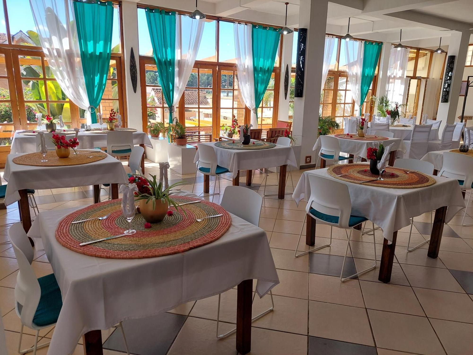 Island Continent Hotel Ivato  Zewnętrze zdjęcie