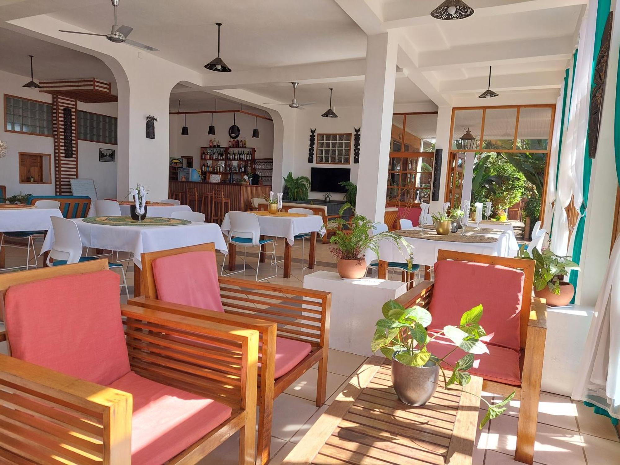 Island Continent Hotel Ivato  Zewnętrze zdjęcie