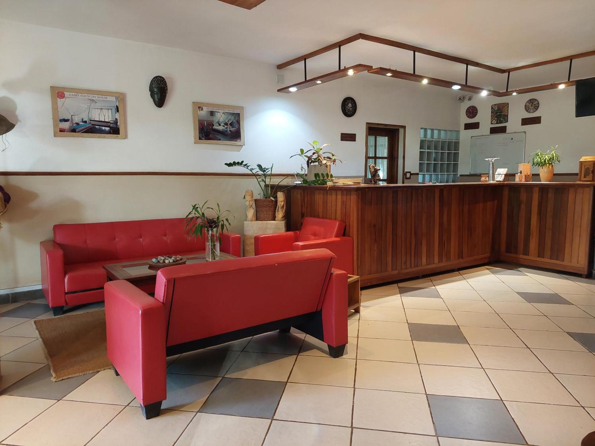 Island Continent Hotel Ivato  Zewnętrze zdjęcie